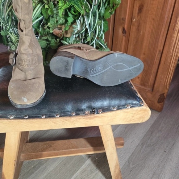 Clarks Brown Suede Heeled Boots - Picture 4 of 7